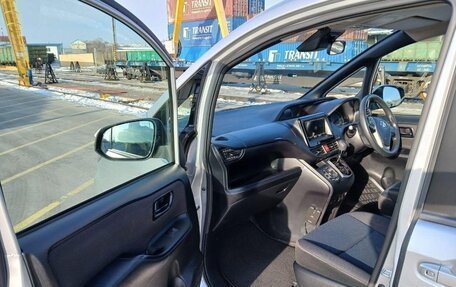 Toyota Noah III, 2021 год, 2 259 000 рублей, 12 фотография