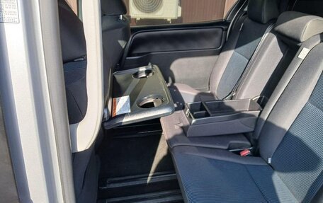 Toyota Noah III, 2021 год, 2 259 000 рублей, 13 фотография