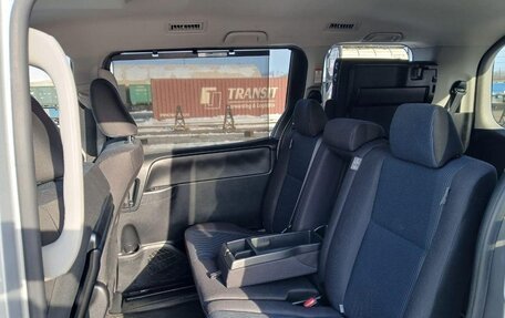 Toyota Noah III, 2021 год, 2 259 000 рублей, 10 фотография