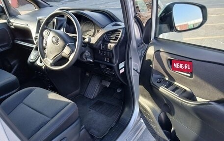 Toyota Noah III, 2021 год, 2 259 000 рублей, 11 фотография