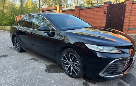 Toyota Camry, 2022 год, 3 650 000 рублей, 2 фотография