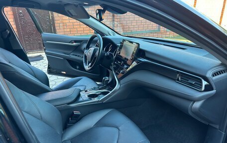 Toyota Camry, 2022 год, 3 650 000 рублей, 8 фотография