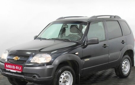 Chevrolet Niva I рестайлинг, 2017 год, 585 000 рублей, 2 фотография
