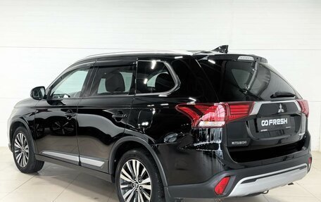 Mitsubishi Outlander III рестайлинг 3, 2018 год, 2 490 000 рублей, 6 фотография