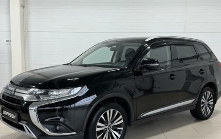 Mitsubishi Outlander III рестайлинг 3, 2018 год, 2 490 000 рублей, 3 фотография