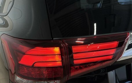 Mitsubishi Outlander III рестайлинг 3, 2018 год, 2 490 000 рублей, 7 фотография