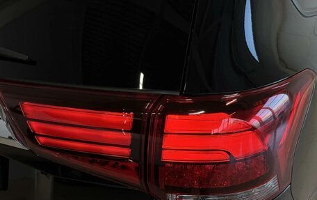 Mitsubishi Outlander III рестайлинг 3, 2018 год, 2 490 000 рублей, 9 фотография