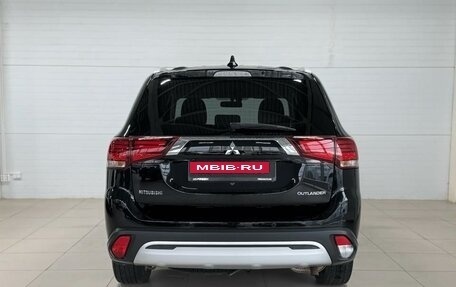 Mitsubishi Outlander III рестайлинг 3, 2018 год, 2 490 000 рублей, 8 фотография