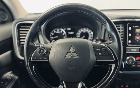 Mitsubishi Outlander III рестайлинг 3, 2018 год, 2 490 000 рублей, 23 фотография