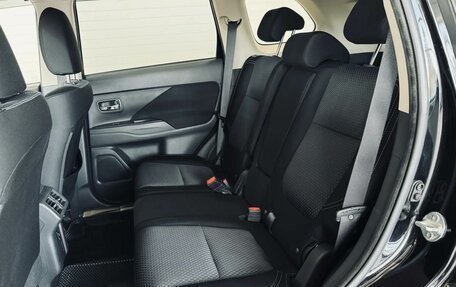 Mitsubishi Outlander III рестайлинг 3, 2018 год, 2 490 000 рублей, 25 фотография
