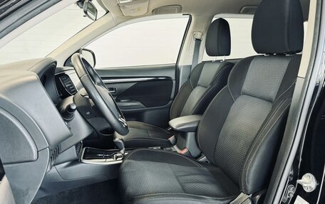 Mitsubishi Outlander III рестайлинг 3, 2018 год, 2 490 000 рублей, 24 фотография