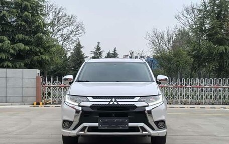 Mitsubishi Outlander III рестайлинг 3, 2021 год, 1 985 000 рублей, 1 фотография