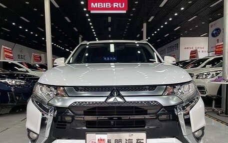 Mitsubishi Outlander III рестайлинг 3, 2022 год, 1 970 000 рублей, 2 фотография