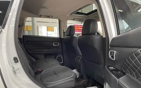 Mitsubishi Outlander III рестайлинг 3, 2022 год, 1 970 000 рублей, 17 фотография