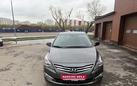 Hyundai Solaris II рестайлинг, 2015 год, 1 000 000 рублей, 2 фотография