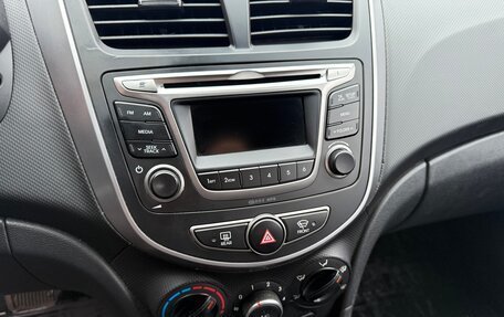 Hyundai Solaris II рестайлинг, 2015 год, 1 000 000 рублей, 13 фотография