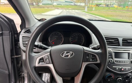 Hyundai Solaris II рестайлинг, 2015 год, 1 000 000 рублей, 12 фотография