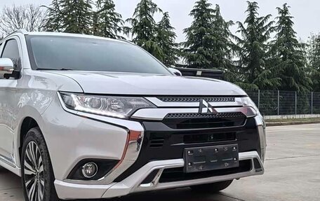 Mitsubishi Outlander III рестайлинг 3, 2021 год, 1 985 000 рублей, 3 фотография