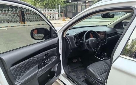 Mitsubishi Outlander III рестайлинг 3, 2021 год, 1 985 000 рублей, 11 фотография