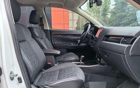 Mitsubishi Outlander III рестайлинг 3, 2021 год, 1 985 000 рублей, 21 фотография