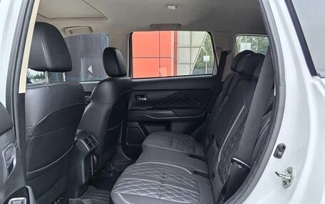 Mitsubishi Outlander III рестайлинг 3, 2021 год, 1 985 000 рублей, 22 фотография