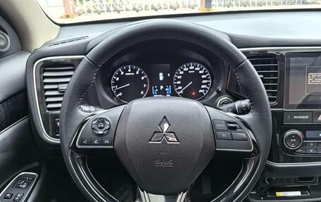 Mitsubishi Outlander III рестайлинг 3, 2021 год, 1 985 000 рублей, 14 фотография