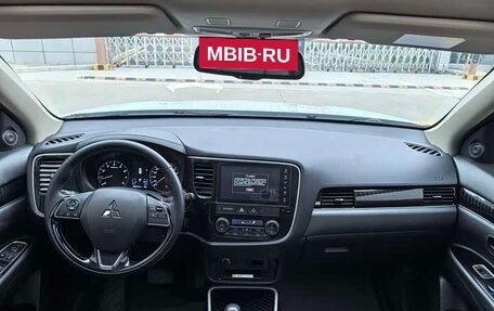 Mitsubishi Outlander III рестайлинг 3, 2021 год, 1 985 000 рублей, 16 фотография