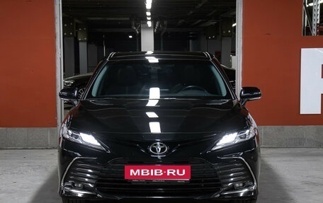 Toyota Camry, 2023 год, 3 698 000 рублей, 2 фотография