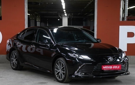 Toyota Camry, 2023 год, 3 698 000 рублей, 3 фотография