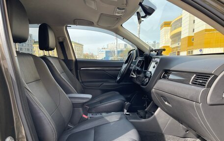 Mitsubishi Outlander III рестайлинг 3, 2015 год, 1 750 000 рублей, 15 фотография
