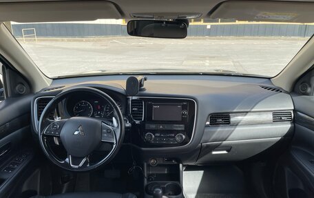 Mitsubishi Outlander III рестайлинг 3, 2015 год, 1 750 000 рублей, 16 фотография