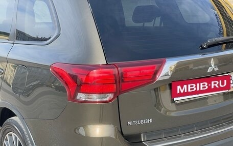 Mitsubishi Outlander III рестайлинг 3, 2015 год, 1 750 000 рублей, 10 фотография