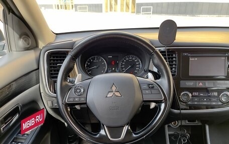 Mitsubishi Outlander III рестайлинг 3, 2015 год, 1 750 000 рублей, 18 фотография