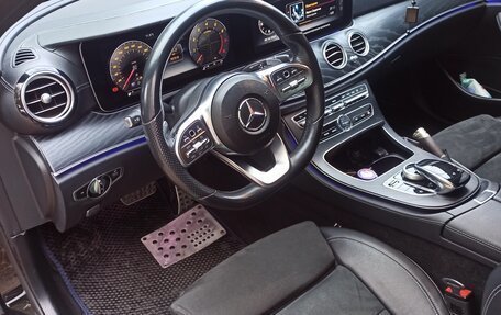 Mercedes-Benz E-Класс, 2019 год, 2 500 000 рублей, 6 фотография