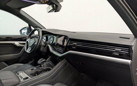 Volkswagen Touareg III, 2018 год, 5 270 000 рублей, 14 фотография