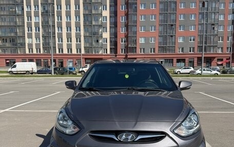 Hyundai Solaris II рестайлинг, 2012 год, 800 000 рублей, 1 фотография