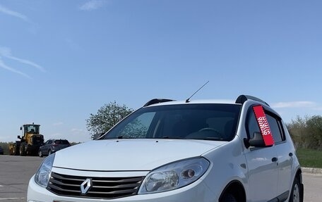 Renault Sandero I, 2013 год, 570 000 рублей, 2 фотография