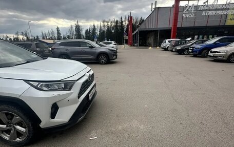 Toyota RAV4, 2020 год, 2 200 000 рублей, 2 фотография