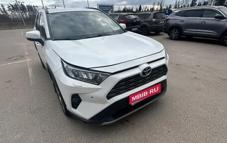 Toyota RAV4, 2020 год, 2 200 000 рублей, 5 фотография