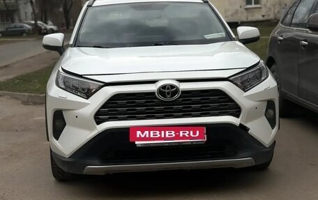 Toyota RAV4, 2020 год, 2 200 000 рублей, 4 фотография