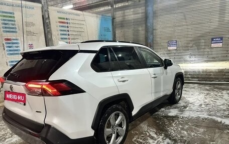 Toyota RAV4, 2020 год, 2 200 000 рублей, 7 фотография