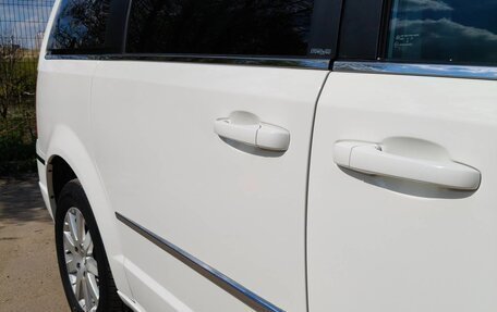Chrysler Town & Country V рестайлинг, 2010 год, 1 499 000 рублей, 9 фотография