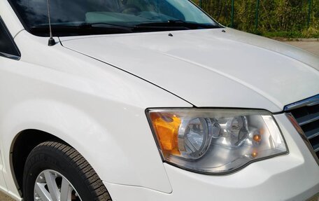 Chrysler Town & Country V рестайлинг, 2010 год, 1 499 000 рублей, 7 фотография