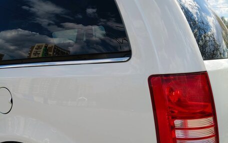 Chrysler Town & Country V рестайлинг, 2010 год, 1 499 000 рублей, 11 фотография