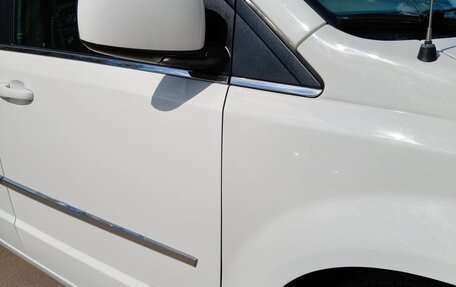 Chrysler Town & Country V рестайлинг, 2010 год, 1 499 000 рублей, 8 фотография