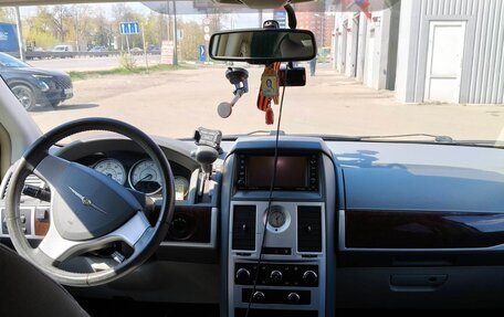 Chrysler Town & Country V рестайлинг, 2010 год, 1 499 000 рублей, 16 фотография