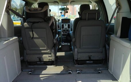 Chrysler Town & Country V рестайлинг, 2010 год, 1 499 000 рублей, 22 фотография