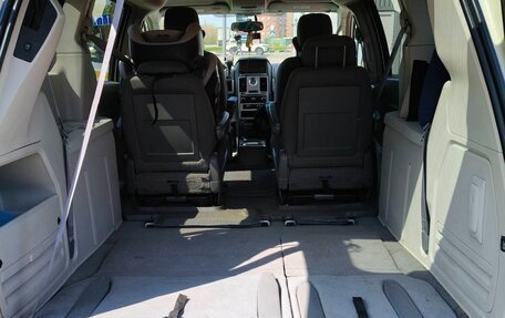Chrysler Town & Country V рестайлинг, 2010 год, 1 499 000 рублей, 23 фотография