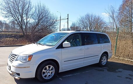 Chrysler Town & Country V рестайлинг, 2010 год, 1 499 000 рублей, 37 фотография