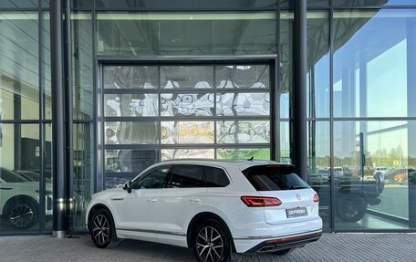 Volkswagen Touareg III, 2020 год, 5 770 000 рублей, 2 фотография